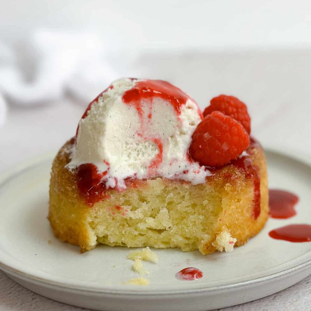 Butter Cakes with Raspberry Sauce