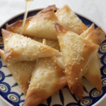 Tiropitakia (Mini Pastelitos Griegos de Feta)