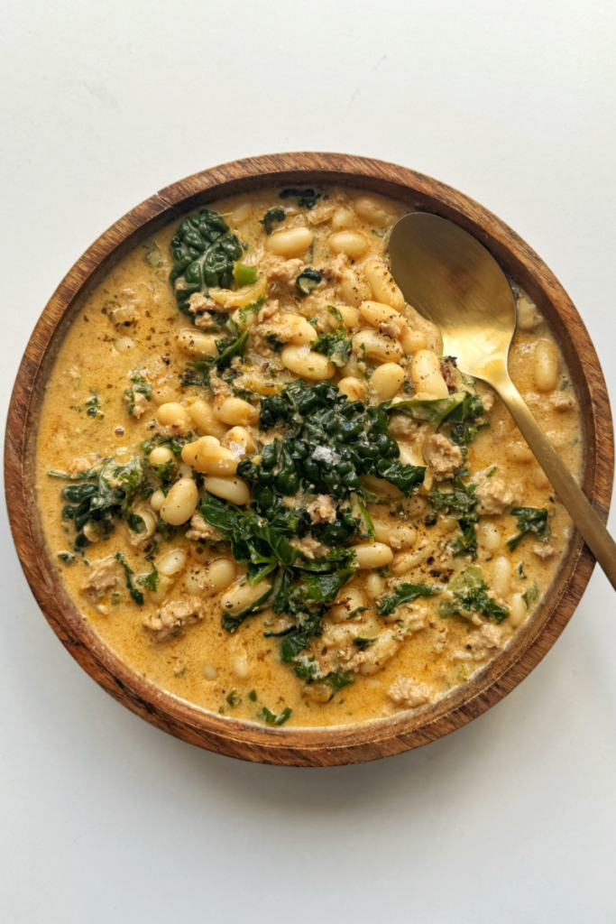 Sopa de Salchicha de Kale y Frijoles Blancos