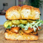 Sándwich de pollo con miel picante perezoso