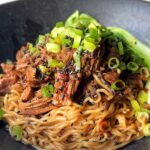Carne de res y fideos ramen (¡tan deliciosos!)